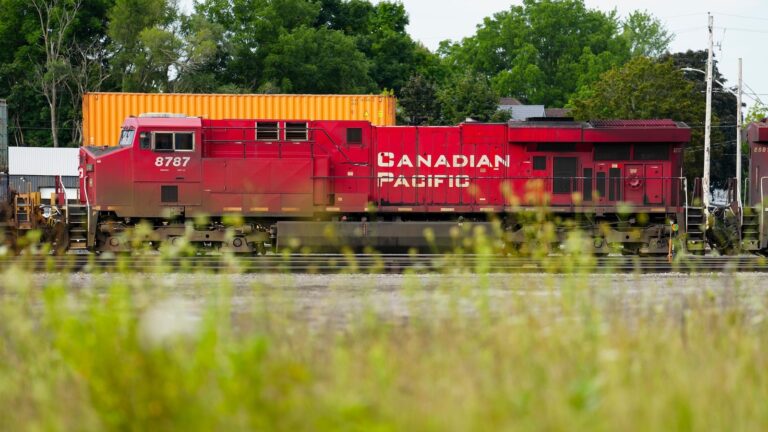 Canada’s 2 major freight railroads at a full stop; government officials scramble