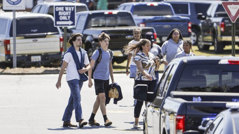 2 students, 2 teachers killed in shooting at Georgia high school, 14-year-old suspect in custody: Officials